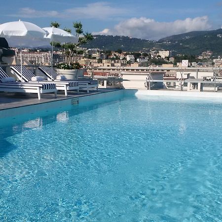 บอสโกโล นีซ โฮเทล แอนด์ สปา Hotel ภายนอก รูปภาพ Rooftop pool at the Hotel Carlton Cannes