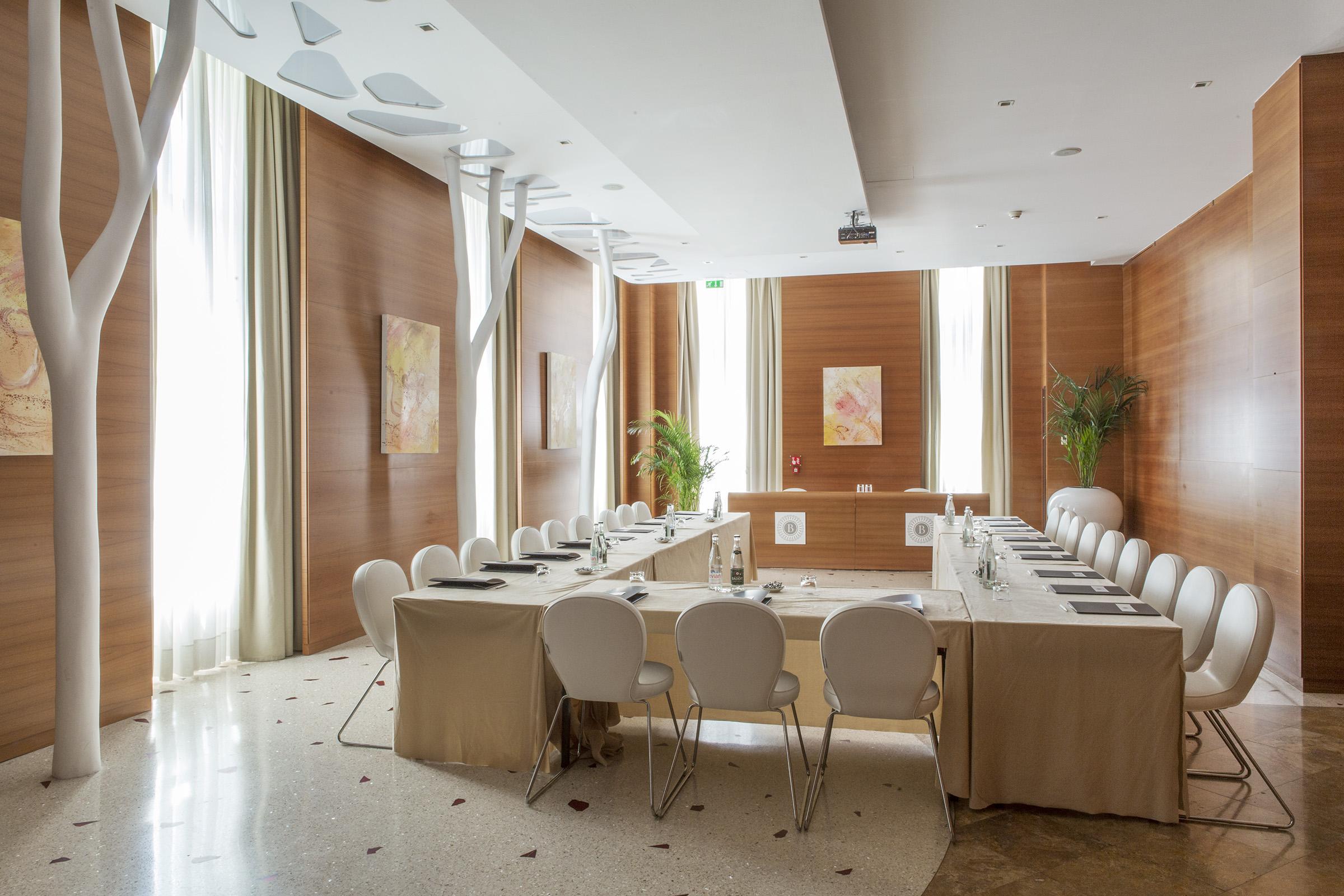 บอสโกโล นีซ โฮเทล แอนด์ สปา Hotel ภายนอก รูปภาพ Meeting room