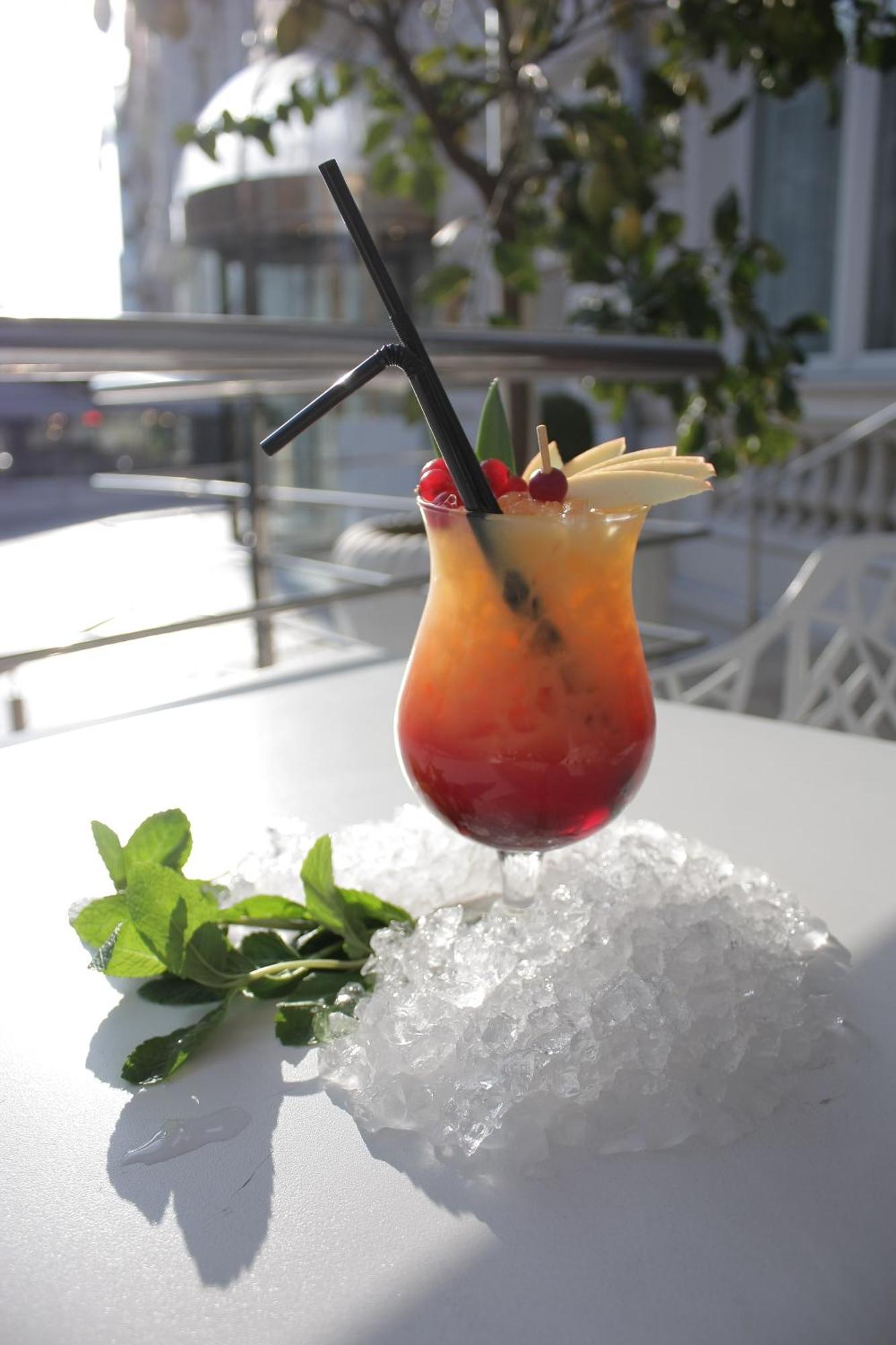 บอสโกโล นีซ โฮเทล แอนด์ สปา Hotel ภายนอก รูปภาพ A Hurricane cocktail