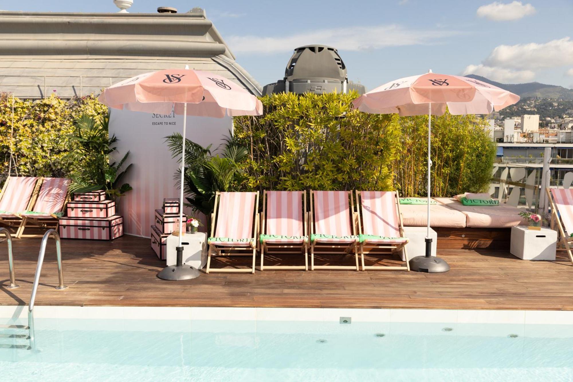 บอสโกโล นีซ โฮเทล แอนด์ สปา Hotel ภายนอก รูปภาพ The rooftop pool at the Hotel 57