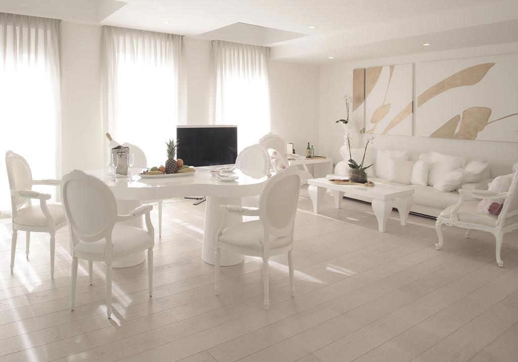 บอสโกโล นีซ โฮเทล แอนด์ สปา Hotel ภายนอก รูปภาพ A white themed living room